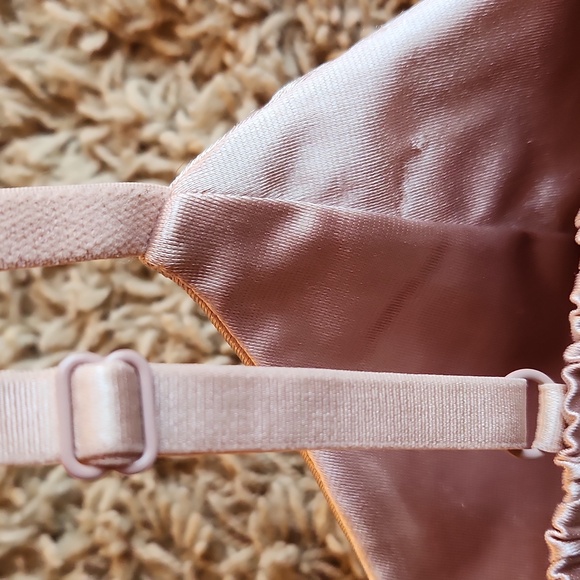 Silky metallic creamish/pink crop tank top with adjustable straps womans small - Picture 4 of 12